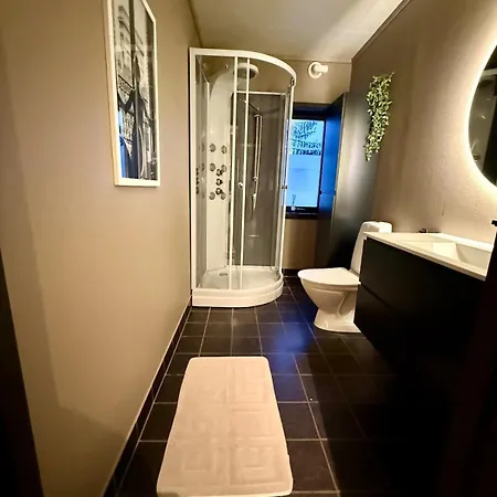 Alfheim Apartment, Central, Free Parking, Free Wifi Apartment Tromso