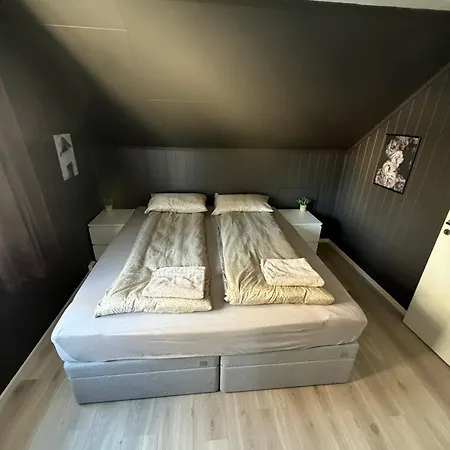 Alfheim Apartment, Central, Free Parking, Free Wifi *