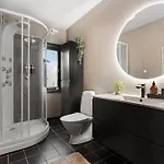 Alfheim Apartment, Central, Free Parking, Free Wifi Apartmán *
