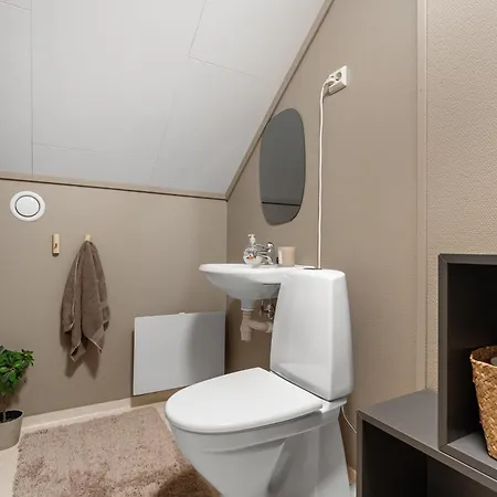 Alfheim Apartment, Central, Free Parking, Free Wifi * Тромсё